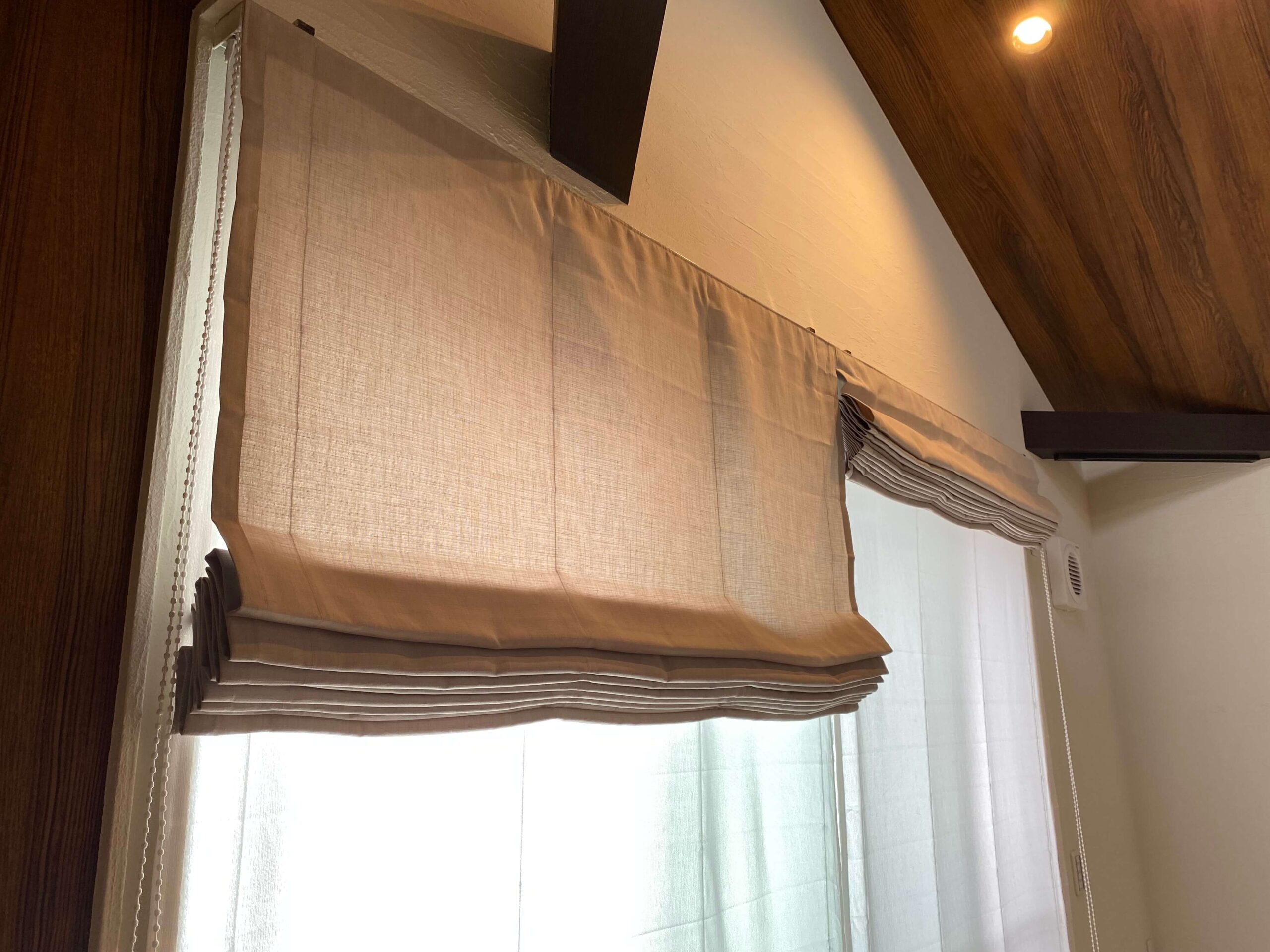 送料込 東リ 特注 厚地 レース付 二重 ロールカーテン シェード 2枚組 左右 サイズオーダー】遮光厚地＆レースの2つの生地で使い分けできるダブル